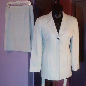Jones Of New York Skirt Suit.